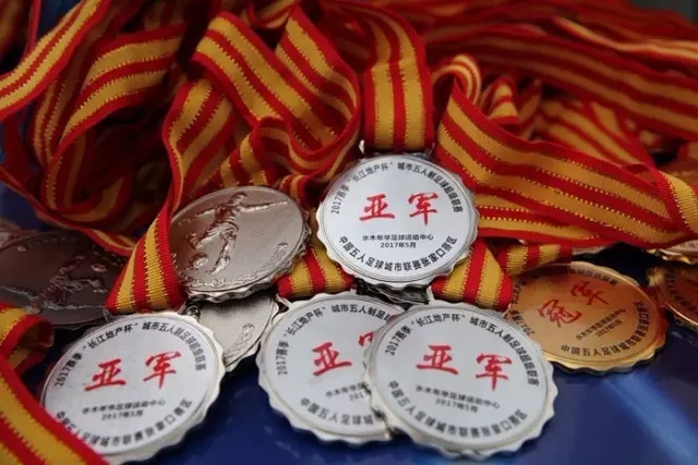 迈克-布朗明确球队主力阵容，替补球员需努力争取位置